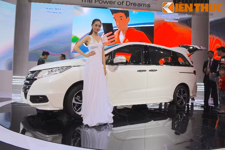 Giá của Odyssey tại Việt Nam chưa được công bố chính thức, nhưng theo một số nguồn tin, chiếc xe sẽ có giá gần 2 tỷ đồng.