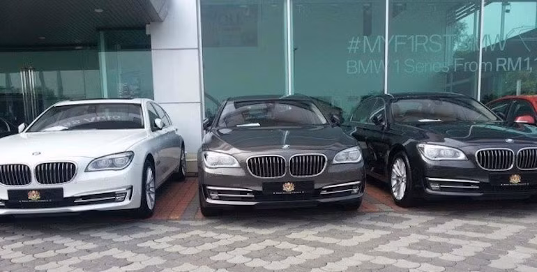 Ngoài 730Li, BMW còn cung cấp hàng loạt những chiếc 5 Series phục vụ cho hội nghị.