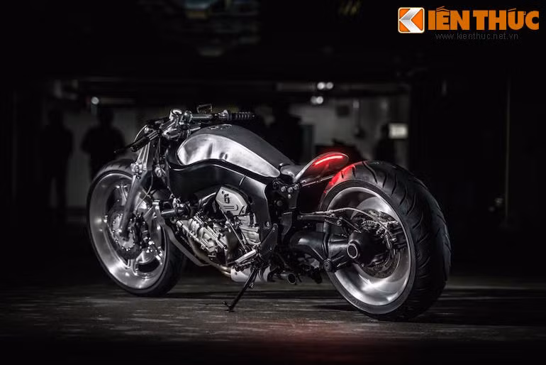 Kiểu dáng của xe được lấy cảm hứng từ những mẫu xe đua cổ điển.