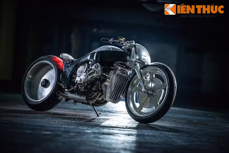 Khác với vẻ bề ngoài "xù xì" của Juggernaut, chiếc xe độ còn lại với tên Ken’s Factory Special lại có thiết kế "trơn mượt".