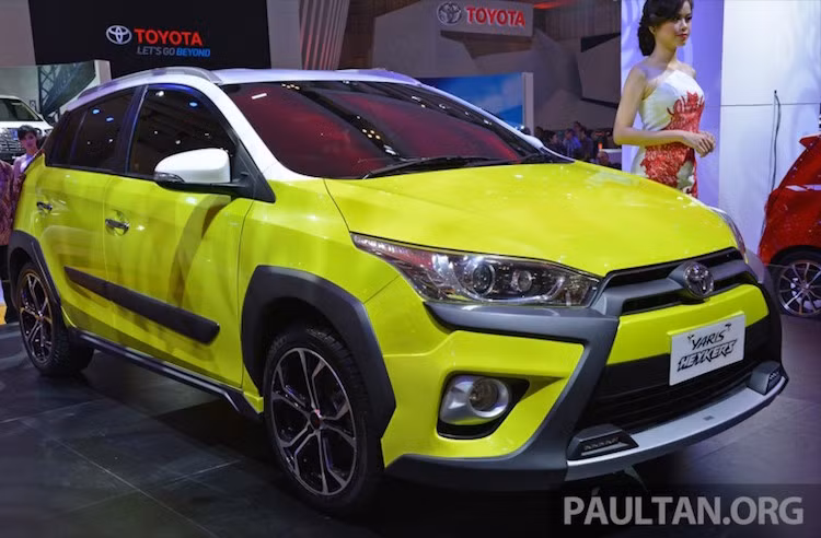 Tương tự như những gì Hyundai đã làm với i20 để "biến" chiếc xe thành i20 Active, Toyota cõng đã thực hiện những cải tiến tương tự với Yaris để tạo ra Toyota Yaris Haykers. 