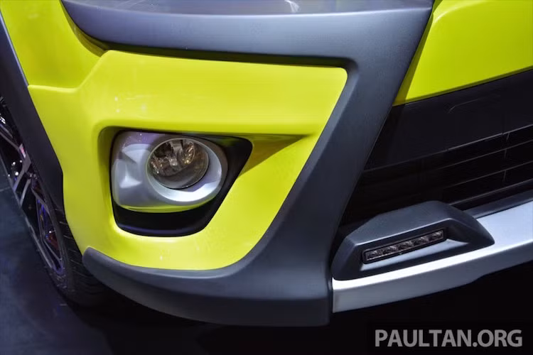 Thêm vào đó, Yaris Haykers đã được bổ sung đèn chiếu sáng LED ban ngày thời thượng, bên cạnh đèn sương mù.