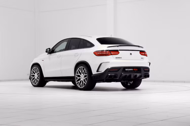 Ở phía sau, chiếc SUV coupe của Mercedes có nhiều thay đổi quan trọng để nâng cao tính năng khí động học.