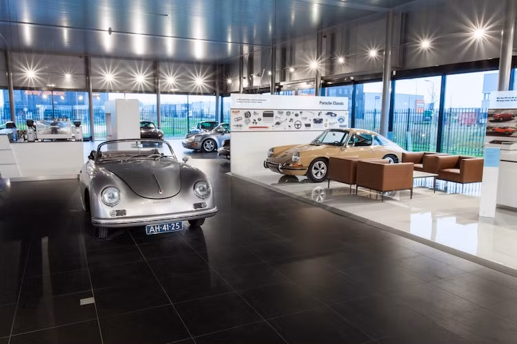 Hiện nay đã có một mạng lưới bao gồm 24 trung tâm đối tác Porsche Cổ Điển trên toàn thế giới. Mười đối tác trong số đó đều ở Đức.