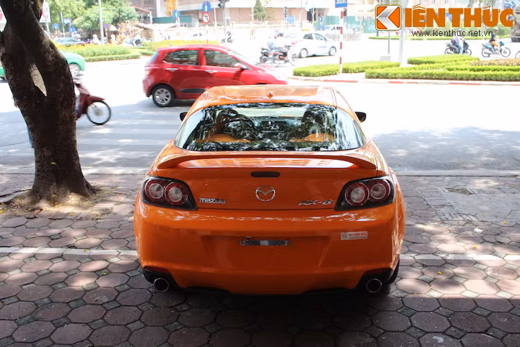 Trong khi phần trước của chiếc xe có diện mạo hoàn toàn mới thì Mazda lại gần như không hề thay đổi phần đuôi xe.