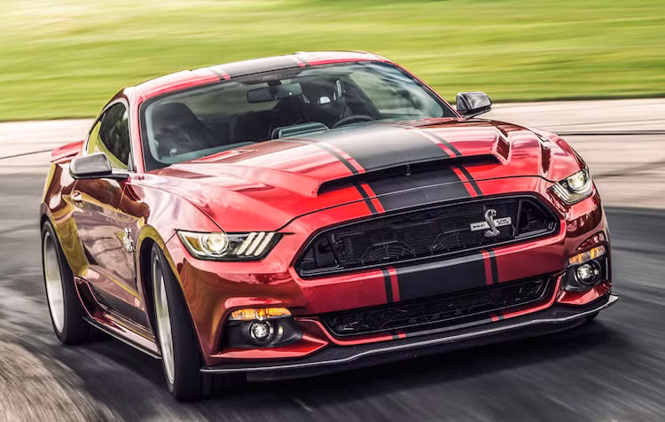 Đã thành thông lệ cứ mỗi khi một thế hệ xe cơ bắp Mustang mới được ra mắt, hãng độ Shelby với mối quan hệ khăng khít với Ford lại tạo ra một phiên bản Shelby Super Snake "siêu mạnh".