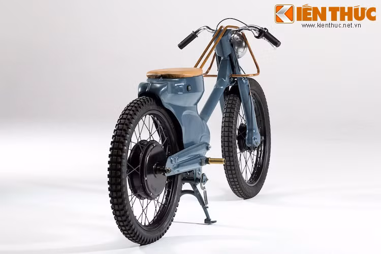 Họ đã mất 5 tuần để chuẩn bị chiếc xe kịp cho triển lãm 2015 Deus Bike Build Off tại Sidney, Úc.