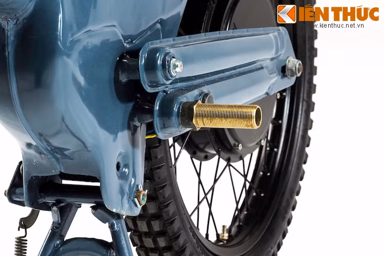 Theo những người tạo ra chiếc xe, động cơ và pin được lấy từ chiếc xe đạp điện H-52 Hurricane, và có thể giúp chiếc Cub chạy được hơn 50 km cho mỗi lần sạc.