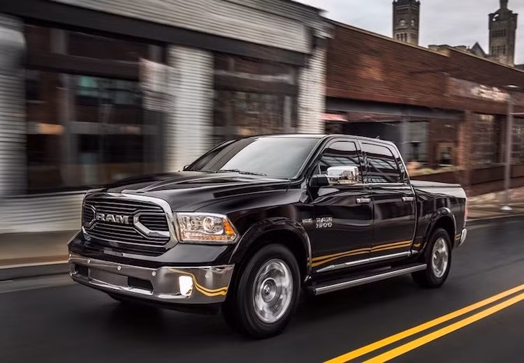 Ram 1500 Laramie có giá khởi điểm đắt hơn hẳn Rebel, với phiên bản thấp nhất có giá 51.900 USD (1,131 tỷ đồng).