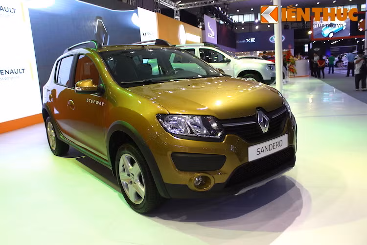 Trong khi Duster được Renault hướng tới phân khúc SUV cỡ nhỏ thì mẫu hatchback Sandero Stepway sẽ "đấu" với các mẫu hatchback hạng B khác như Toyota Yaris hay Hyundai i20 Active với mức giá 620 triệu đồng.