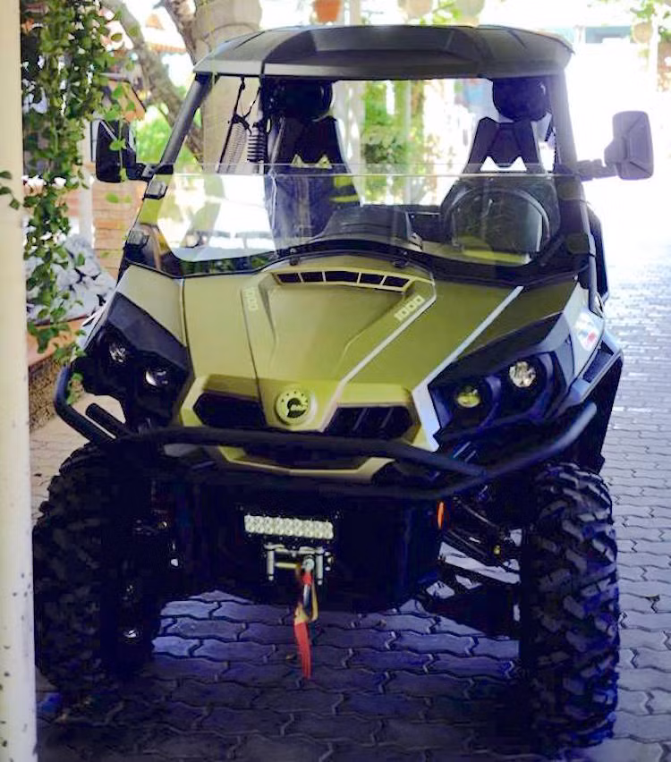 Ngay từ cái nhìn đầu tiên, Commander 1000 đã thể hiện rõ công năng sử dụng của mình với thiết kế chuyên dụng cho offroad.