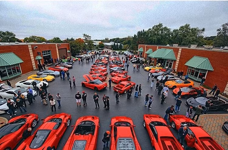 Sự kiện offline siêu xe, xế khủng triệu đô được tổ chức thường niên bởi showroom Lake Forest Sportscars tới nay đã trở thành một trong những lễ hội xe nổi tiếng nhất Chicago - Mỹ.