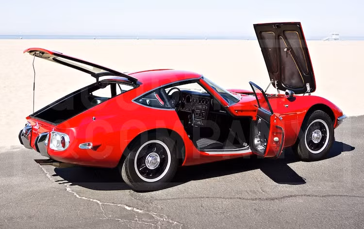 Chính vì vậy, hiện chiếc xe đang ở trong trạng thái gần như mới xuất xưởng, và có giá trị cực cao.