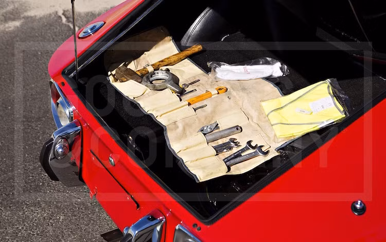 Chiếc 2000GT trong bài viết này đã được nhập khẩu vào Thuỵ Sĩ vào năm 1969, sau đó đã được 3 đời chủ "cưng chiều" hết mực. Năm 1993, nó đã được phục chế lại phần khung và sau đó đại tu lại toàn bộ vào năm 2004.