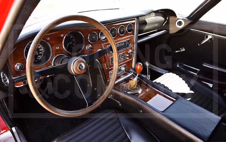 Trong khoảng thời gian từ năm 1967-1970, chỉ có 351 chiếc 2000GT được Toyota sản xuất.