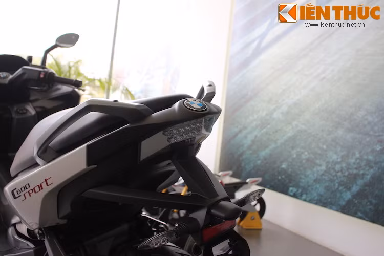 Dàn đèn hậu trên C600 GT sử dụng công nghệ chiếu sáng LED.