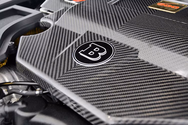 Chình vì vậy, dù có trọng lượng lên tới hơn 2,8 tấn nhưng Brabus Rocket 900 vẫn có khả năng đạt 0-100 km/h chỉ trong 3,7 giây và tốc độ tối đa ngoài 350 km/h.