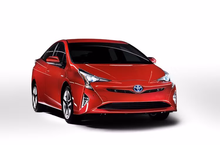 Trên chiếc hybrid Prius thế hệ mới, Toyota đã "mạnh dạn" thiết kế chiếc xe theo hướng cực kỳ độc đáo và phá cách, dựa theo chiếc xe chạy tế bào pin nhiên liệu Mirai nhằm đạt hệ số cản khí động học nhỏ nhất.
