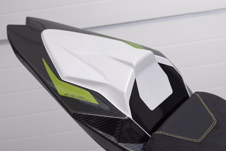 Khi được hỏi về kế hoạch sản xuất hàng loạt eRR, BMW đã từ chối trả lời. Mặc dù vậy, BMW cũng không phải là hãng xe máy lớn duy nhất cân nhắc về một mẫu mô-tô hiệu năng cao chạy điện, khi Harley-Davidson đã "đi trước một bước" và giới thiệu mẫu Livewire Concept vào năm trước.