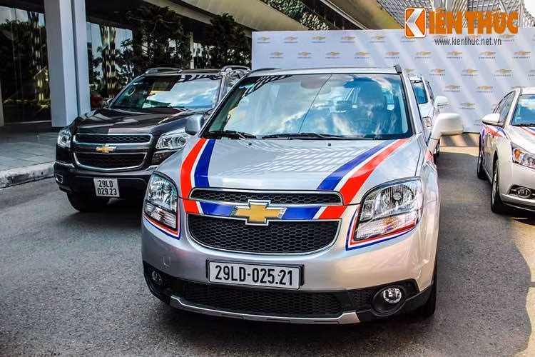 ... Bao gồm bao gồm Aveo (phiên bản số tự động), Cruze (phiên bản số tự động và số sàn), Orlando, Captiva và Colorado (phiên bản số tự động và số sàn).