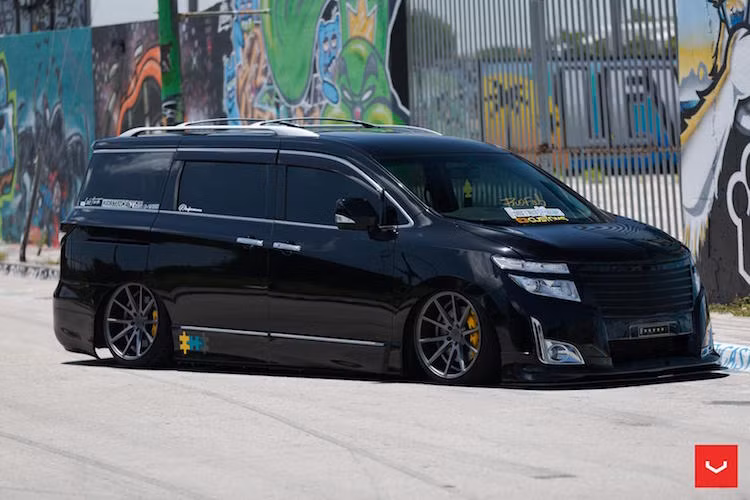 Theo Nax, với hệ thống treo điều chỉnh độ cao này, anh vẫn có thể lái chiếc Quest hàng ngày mà không phải lo tới việc bị chạm gầm chỉ với một nút bấm.