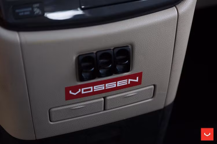 Đặc biệt, chiếc xe đã được lắp hệ thống treo khí Airride có thể điều chỉnh chiều cao tuỳ ý và nhớ được 3 chế độ.