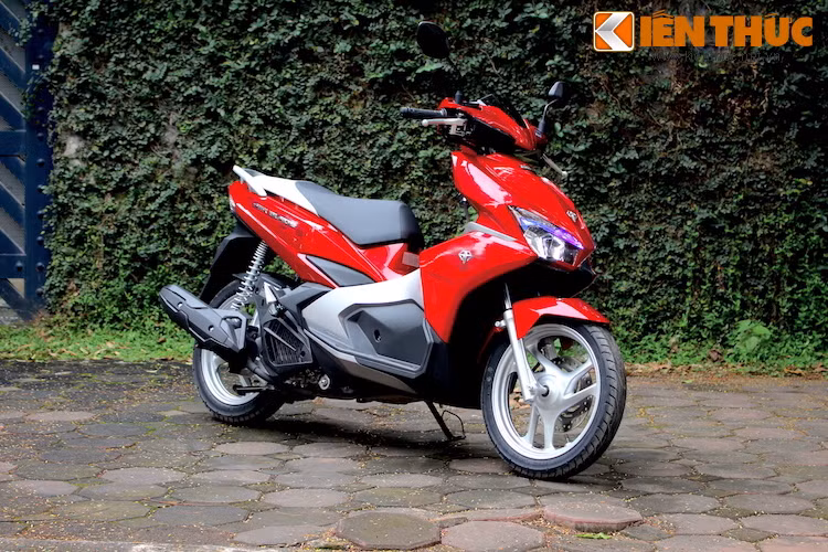 Được thiết kế lại từ đầu, Air Blade thế hệ thứ 4 sở hữu thiết kế hoàn toàn mới, góc cạnh và hiện đại hơn nhiều so với phiên bản cũ.