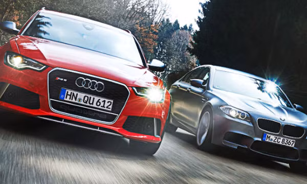 Audi RS6 “doi dau” BMW M5 tren duong bang