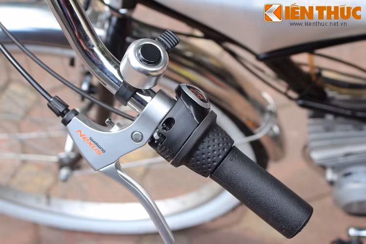 Các phụ tùng trên xe đều có chất lượng cao do các hãng tên tuổi sản xuất, chẳng hạn như tay phanh Nexus từ hãng Shimano nổi tiếng của Nhật.