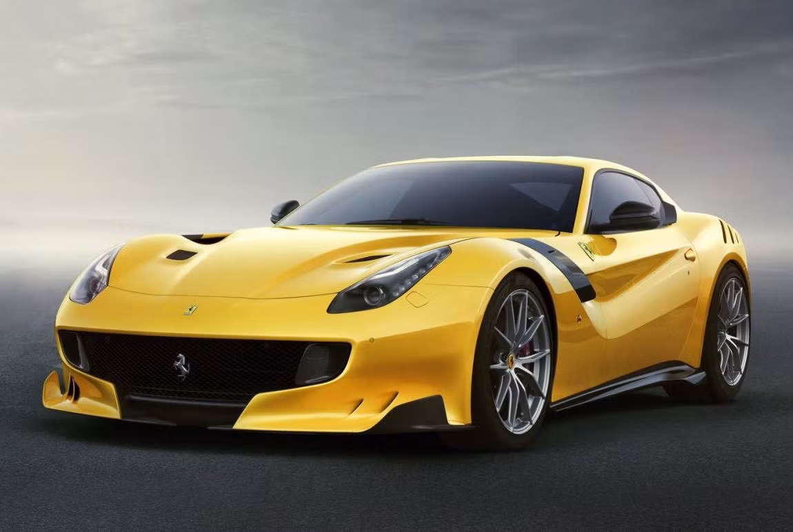 Có tên gọi khá đặc biệt là Ferrari F12 tdf, chiếc siêu xe mới nhất của Ferrari được đặt tên theo cuộc đua xe đạp nổi tiếng Tour de France hàng năm.