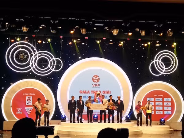 Toyota gop suc nang tam bong da Viet Nam