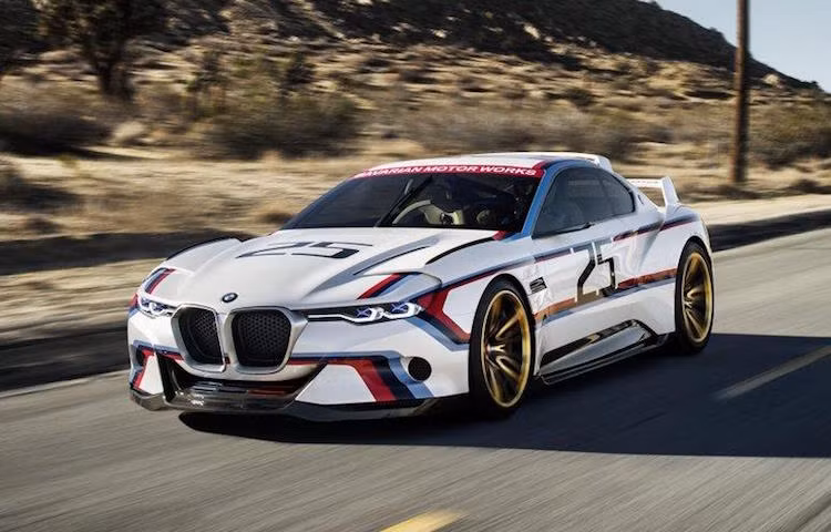 So với mẫu concept trước, phiên bản 3.0 CSL Hommage R nổi bật hơn với màu sơn trắng toàn thân và bộ mâm màu vàng-đen mới.