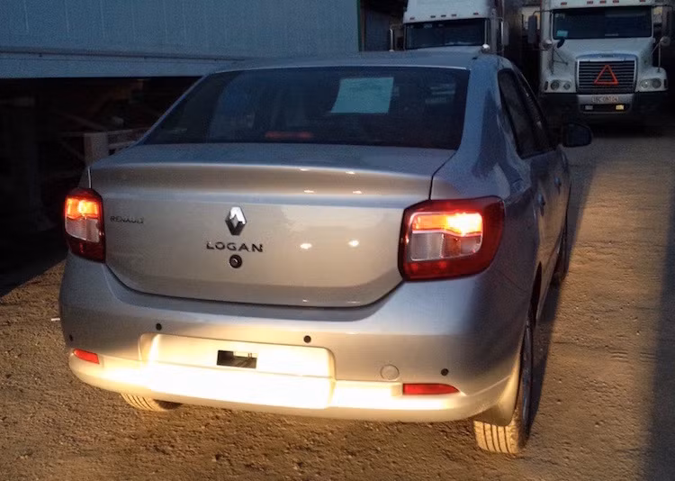 Cũng được bán châu Âu dưới thương hiệu Logan, chiếc xe sẽ cạnh tranh với các tên tuổi như Toyota Vios, Honda City hay Mazda2.