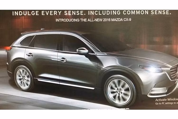 Dù không gây ấn tượng mạnh bằng hình vẽ phác, nhưng mẫu crossover cỡ trung Mazda CX-9 thế hệ mới vẫn sở hữu thiết kế rất đẹp mắt theo ngôn ngữ KODO mới của hãng xe Nhật.
