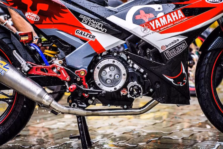 Ở bên bưởng côn là bộ nắp nồi trong suốt đặc biệt, được nhập khẩu từ Indonesia.