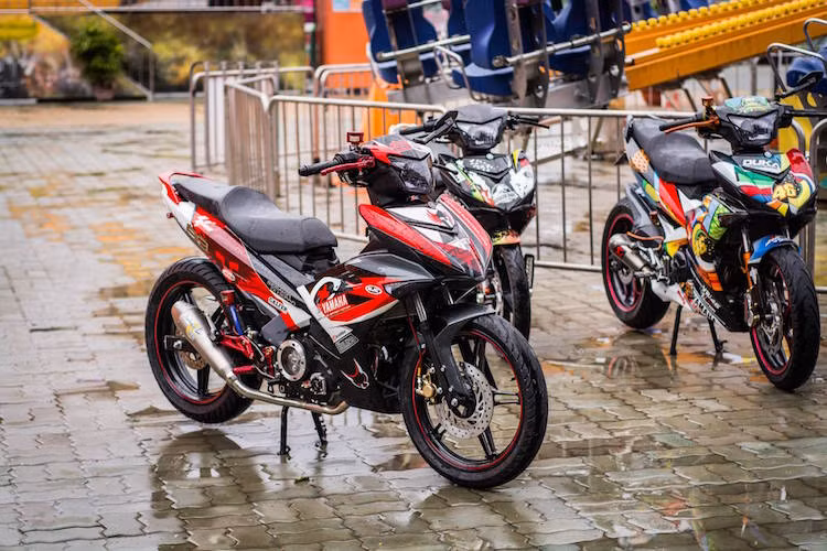 Được chủ nhân đặt cho tên thân mật "Duka Family", chiếc Yamaha Exciter 150 cc này đã được "dọn" lại một cách đơn giản nhưng ấn tượng.