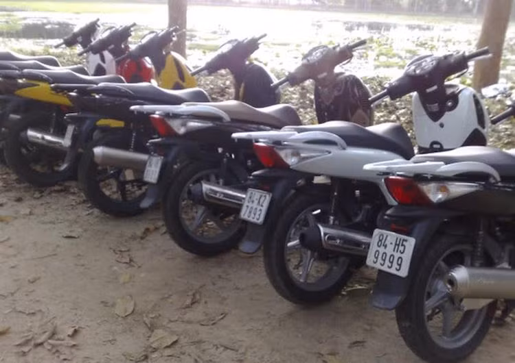 Sóc Trăng mang số tám ba (83) Tám tư (84)kế đó chính là Trà Vinh Tám lăm (85) Ninh Thuận hữu tình Tám sáu (86) Bình Thuận yên bình gần bên Vĩnh Phúc tám tám (88) đừng quên Hưng Yên tám chín (89) nhớ tên