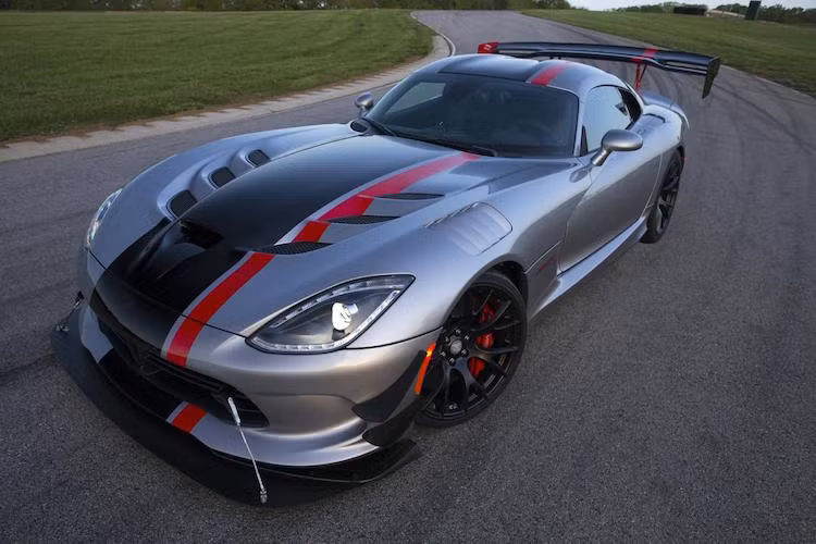Theo Dodge, hãng sẽ bắt đầu bán Viper ACR kể từ quý 3 năm nay, với giá bán chưa tiết lộ.