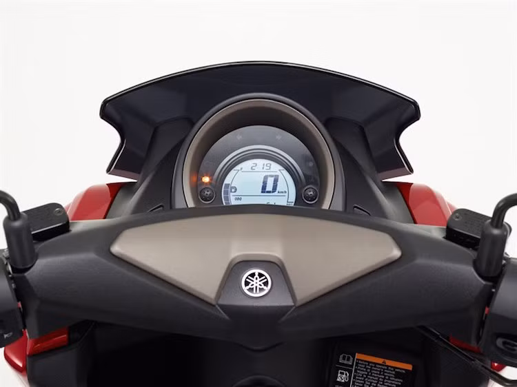 Bẳng đồng hồ điện tử của xe chỉ báo đầy đủ số tua máy, mức xăng, báo giờ, ODO, quãng đường đi được, đồng hồ...