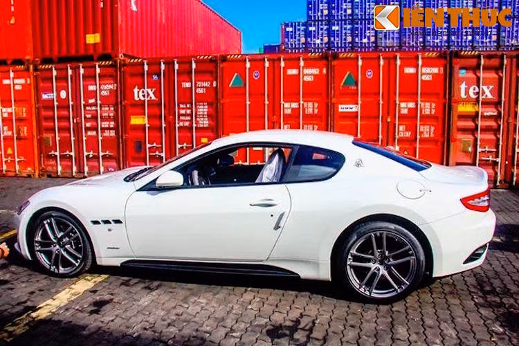 Cùng với hộp số tự động 6 cấp ZF và hệ dẫn động cầu sau, GranTurismo Sport có khả năng tăng tốc từ 0-100 km/h chỉ trong 4,8 giây và tốc độ tối đa tròn 300 km/h.