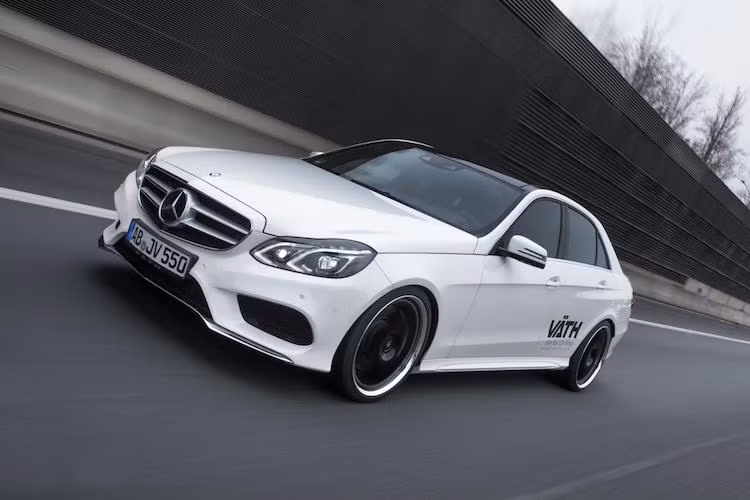 Khối động cơ V8 4.7l tăng áp kép (400 mã lực/600 Nm) gốc của E500 được Vath nâng công suất lên tới 545 mã lực và mô-men xoắn 830 Nm, khiến xe có thể chạm mốc 300 km/h.