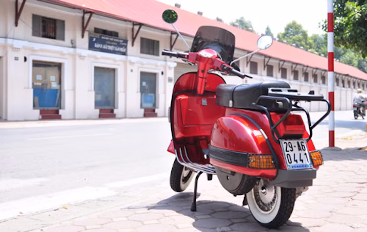 Để có thể phục chế lại chiếc xe một cách hoàn hảo như hiện tại, anh đã mất tới 5 năm để lên ý tưởng và "gom" đủ những phụ tùng cần thiết từ nước ngoài.