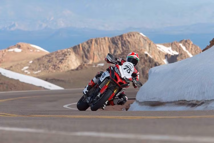 Jamie chia sẻ về hành trình "ngàn dặm" mà anh vừa trải qua: "Tôi đã đua trên khắp Thế giới bằng mọi loại xe, nhưng Multistrada vẫn là một trong những chiếc xe thoải mái, linh hoạt và nhanh nhất tôi từng cầm lái"