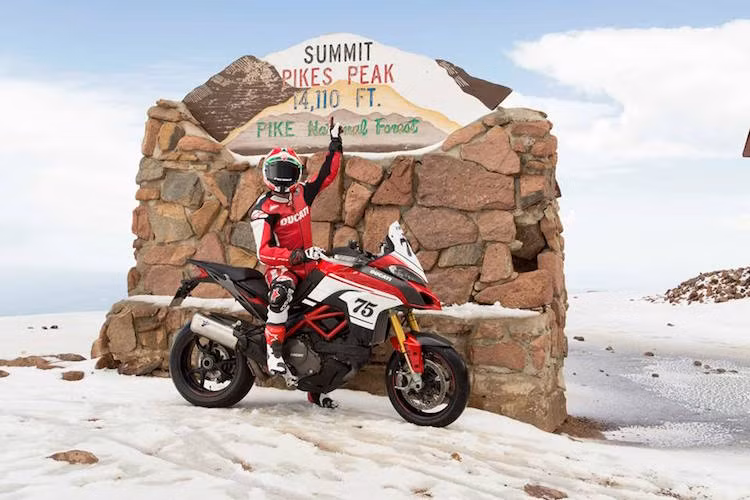 Anh cũng cho biết hành trình tới Pikes Peak sau đó quay trở về nhà trên chiếc Multistrada là một cách tuyệt vời để chứng minh khả năng của chiếc xe. Vào ngày 28/7 tới, Jamie sẽ rời vạch xuất phát cùng chiếc Multistrada trong cuộc đua Pikes Peak.