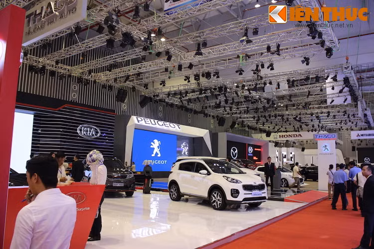 Trong Mitsubishi Motors, Ford và Toyota lại tiết lộ chú trọng nhiều hơn vào những mẫu xe thân thiện môi trường. Nissan, Infiniti và Honda lại tập trung tới những mẫu xe lịch lãm, mang lại cảm giác cao cấp và tiện nghi.