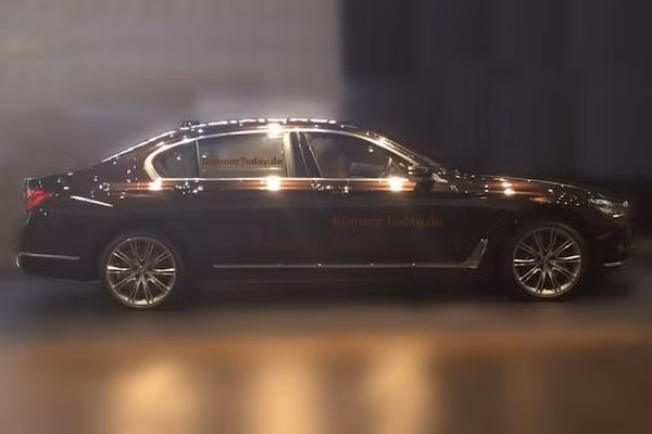 BMW lai de lo thong tin cua 7 Series the he moi