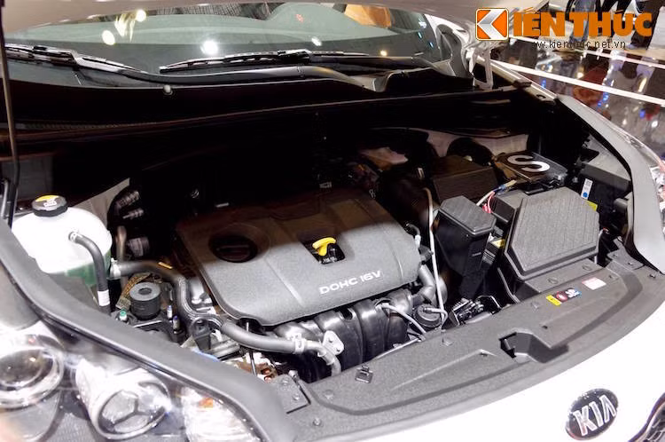 Chiếc Kia Sportage được trưng bày tại triển lãm VMS là phiên bản GT Line, được trang bị động cơ tăng áp 4 xy-lanh dung tích 1,6 lít. Động cơ này có công suất 177 mã lực và mô-men xoắn cực đại 265 Nm.