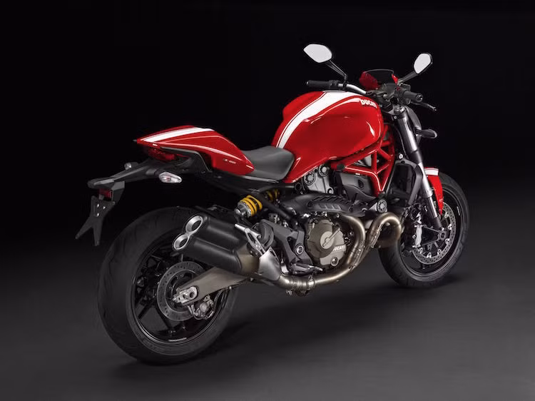 Khối động cơ V-Twin Testastretta 11°vẫn đem tới công suất tối đa 112 mã lực.