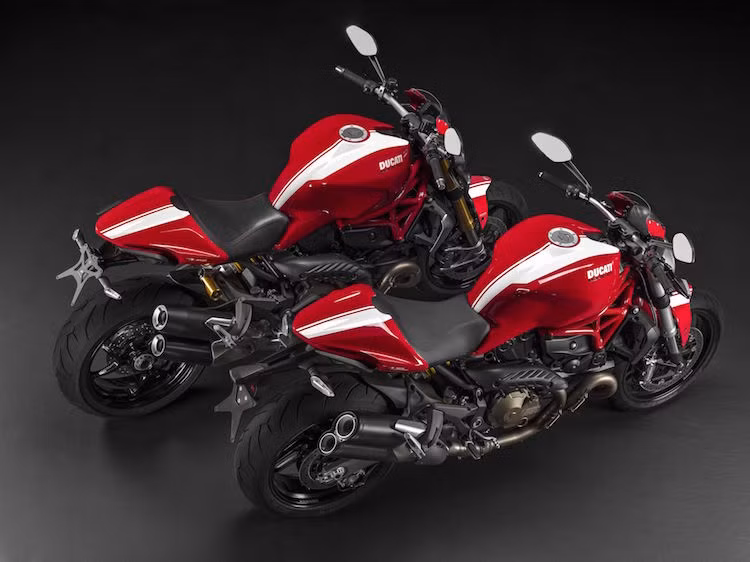 Điểm dễ nhận ra nhất của 2 phiên bản Monster Stripe Edition đó là vạch màu trắng trên thân xe.