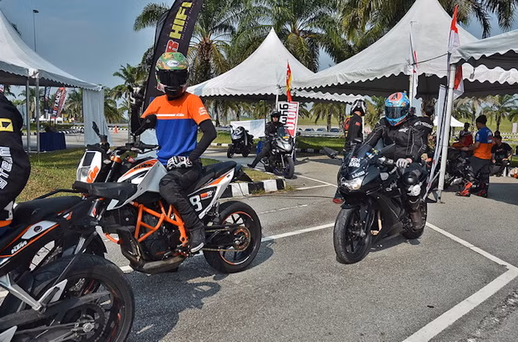 MOTACK (viết tắt của Malaysian Motorcycle Time Attack) Gymkhana trên đất Malaysia - là một giải đấu được tạo ra với mục đích giúp các tay lái môtô có dịp được trau dồi kỹ năng lái một cách hiệu quả trong một môi trường đầy tính cạnh tranh.